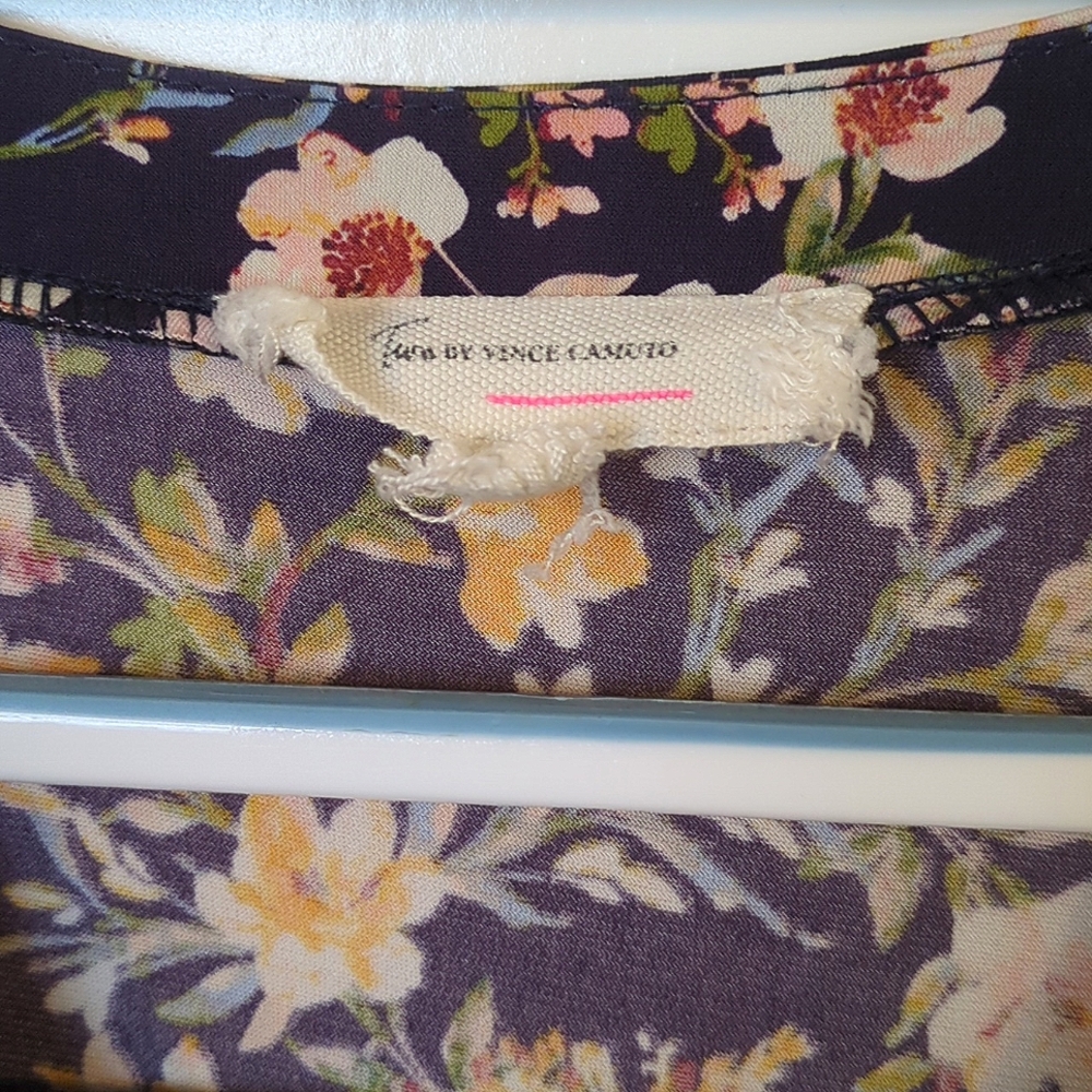 Two By Vince Camuto Floral Blouse - Picture 2 of 6
